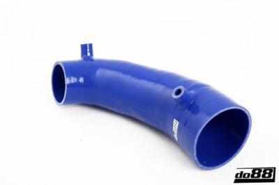 SAAB 9-3 2.8T V6 2006- INLET HOSE BLUE with a 90-degree bend and an additional side port, on a white background.